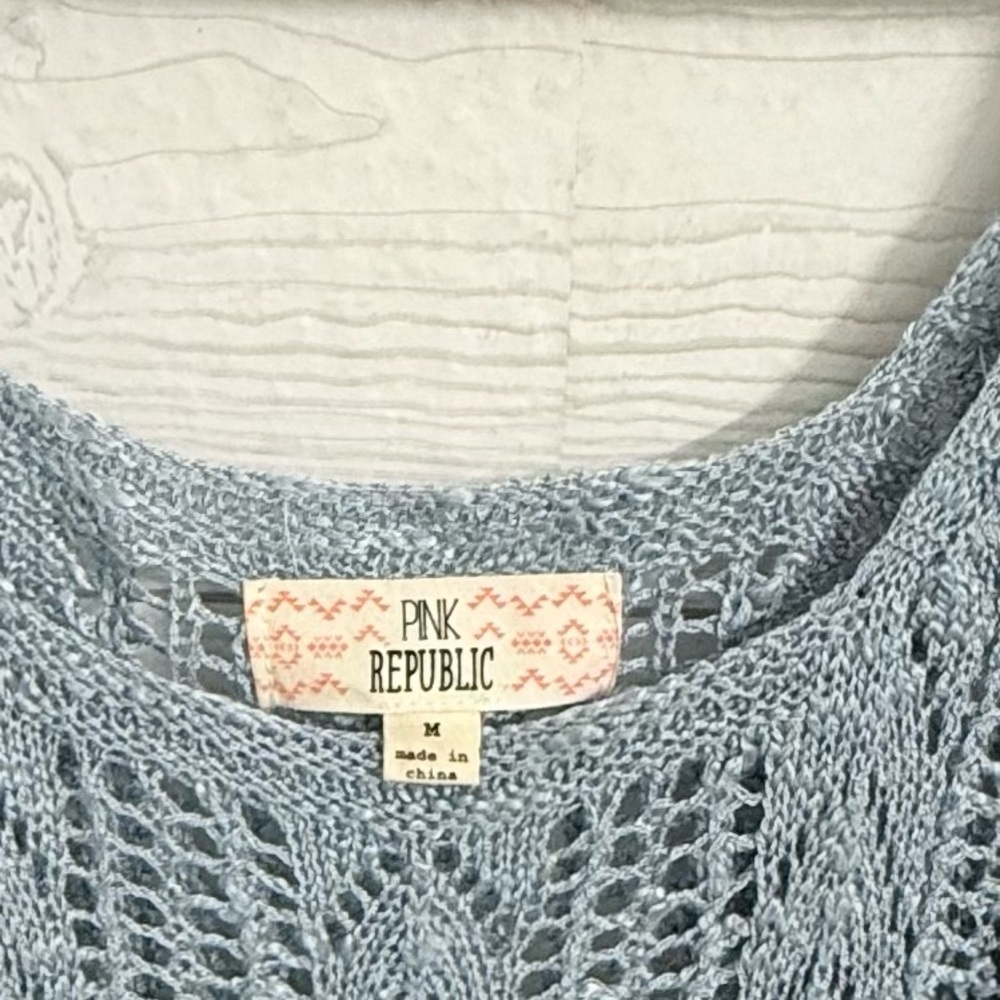 Pink Republic Women’s Blue Sleeveless Crocheted Top. Size M - Picture 5 of 6